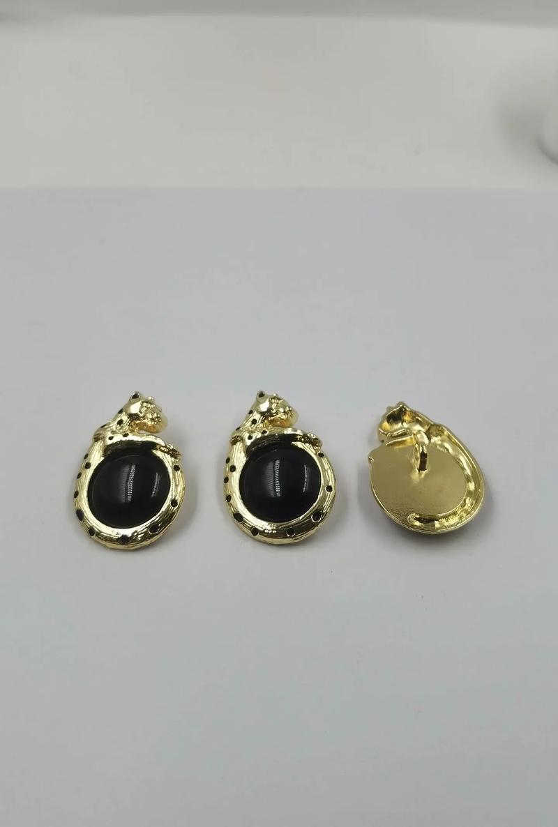 你们要的上新了 #服装辅料 #源头工厂 #美出高级感 小香 - 抖音